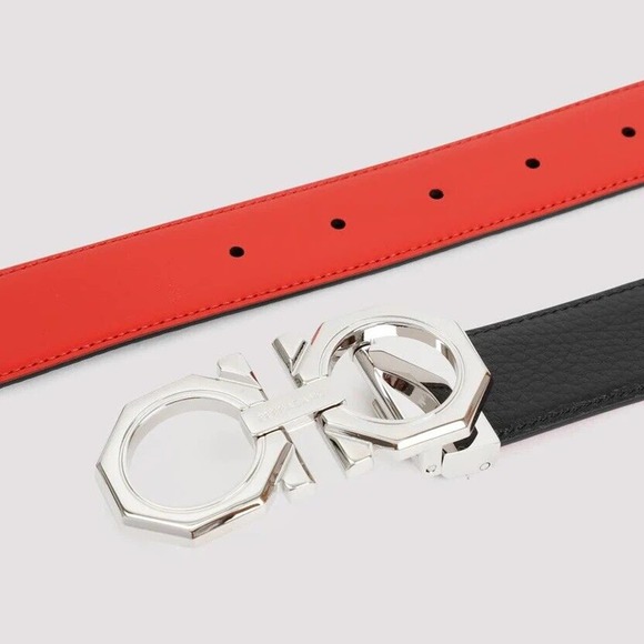CURRENT SEASON FERRAGAMO REVERSIBLE RED BLACK LEATHER GANCINI BELT - Picture 2 of 3